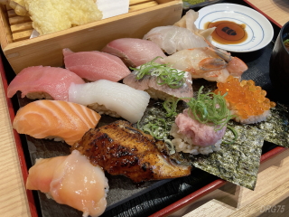 横須賀中央の杉玉の寿司