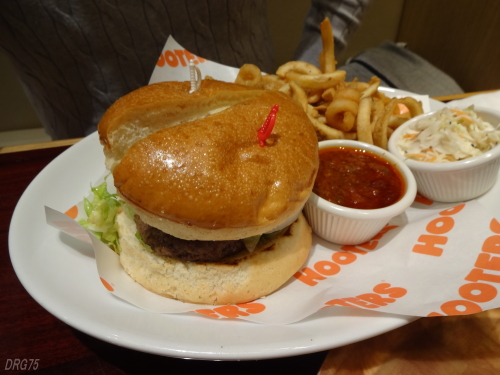 新宿フーターズのハンバーガーのチリソース