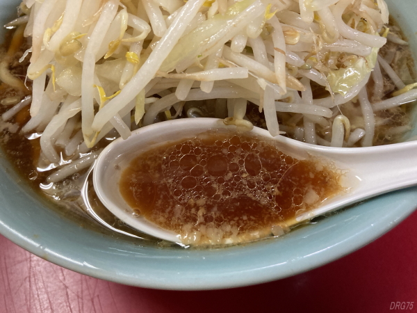 中山二郎ラーメンのスープ