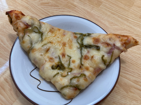 弘明寺フリアンドサンドーレのピザ