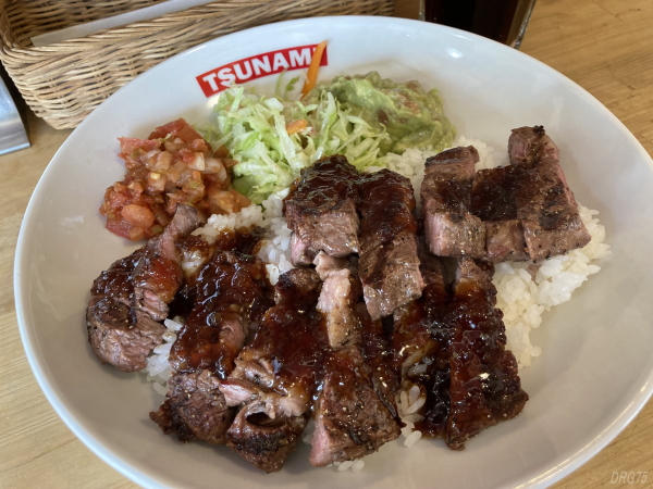 横須賀サーフタコのビーフステーキ丼